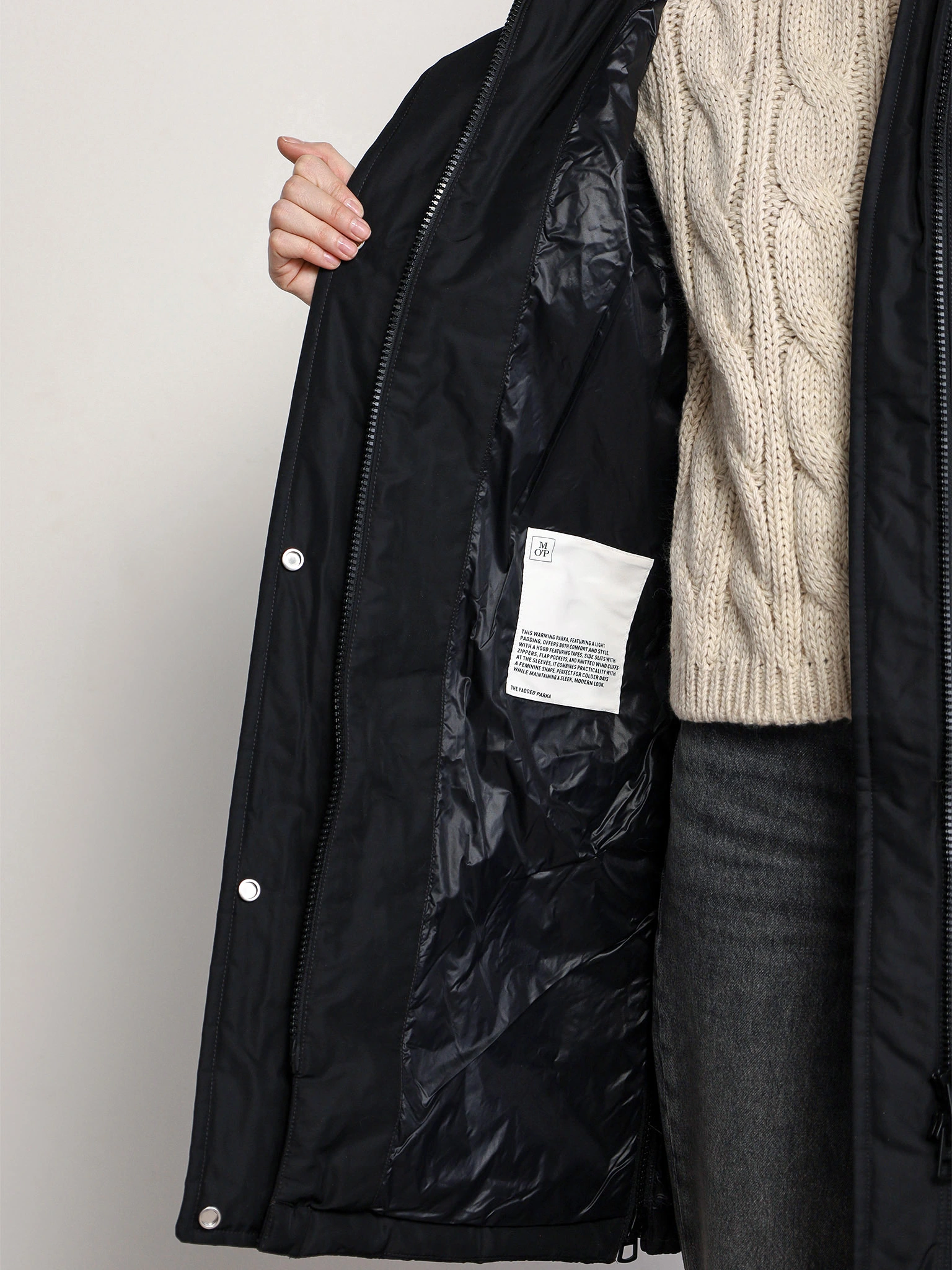 Куртка утепленная черного цвета